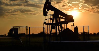 El Brent sube hasta los 98 dólares tras ataques de EEUU contra Irán