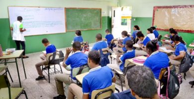 Maestros dicen estar dispuestos a retomar el horario extendido en Moca si atienden sus necesidades