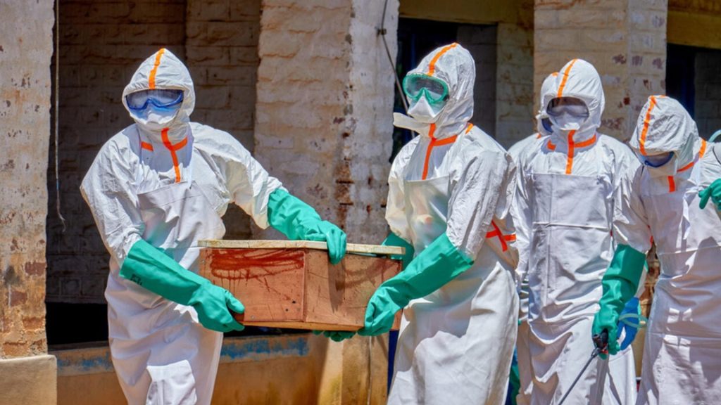 OMS eleva a 223 las muertes sospechosas por epidemia de ébola en RD del Congo