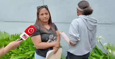 Mujer denuncia alarmante situación con su hija en Santo Domingo Oeste