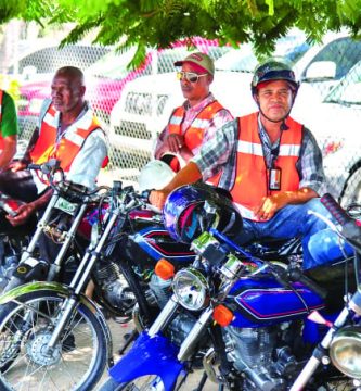 El dilema tras la intención de las autoridades de eliminar paradas ilegales de motoconchos