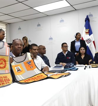 Chalecos diferentes para distinguir a motoristas de delivery y mensajeros