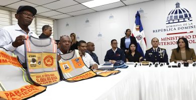 Chalecos diferentes para distinguir a motoristas de delivery y mensajeros