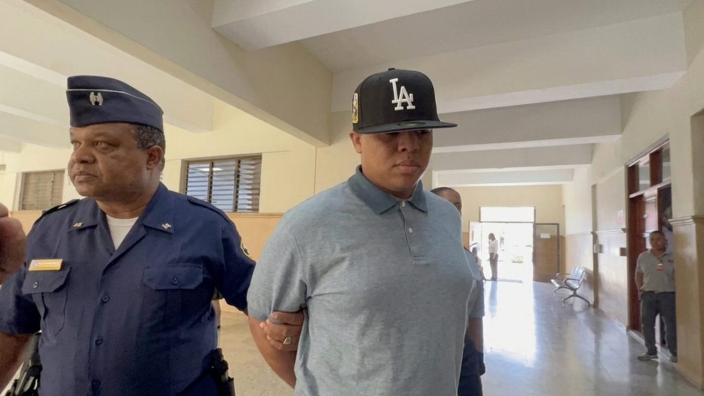 VIDEO: Aplazan medida de coerción contra militar acusado de matar joven en SFM