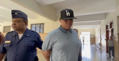VIDEO: Aplazan medida de coerción contra militar acusado de matar joven en SFM