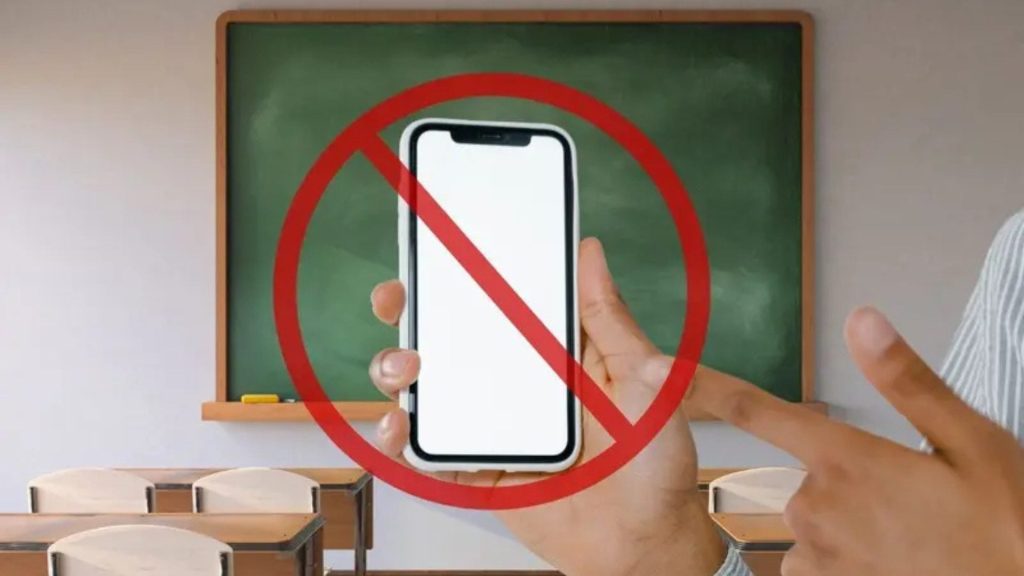 Prohibición total de teléfonos celulares en el nivel inicial por disposición de educación