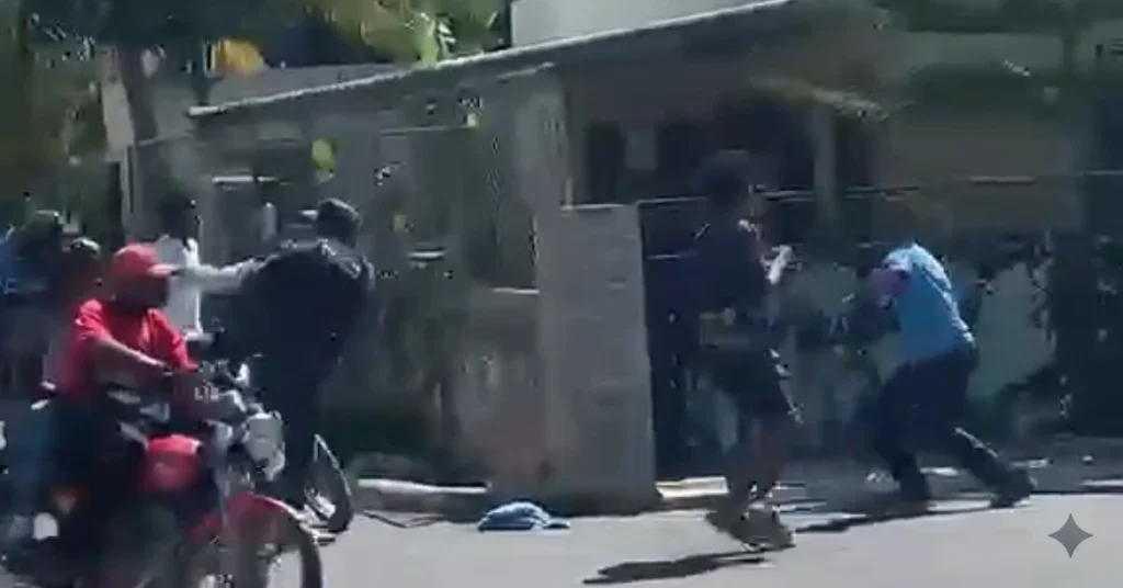 Jóvenes se enfrentan frente a liceo en Friusa