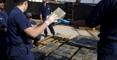 Decomisan 166 kilos de cocaína en vehículo abandonado en el este de Puerto Rico