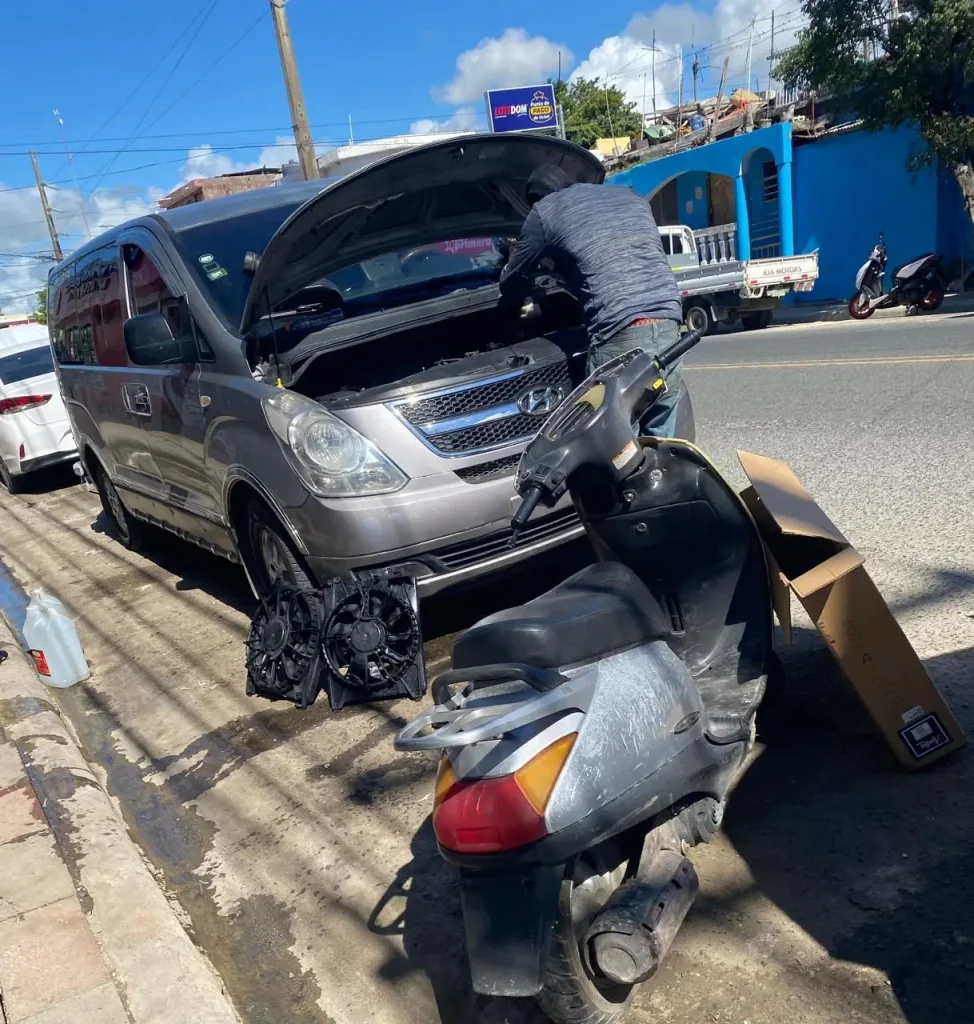Alcaldía de Puerto Plata retira vehículos e interviene talleres en operativos por ocupación de calles