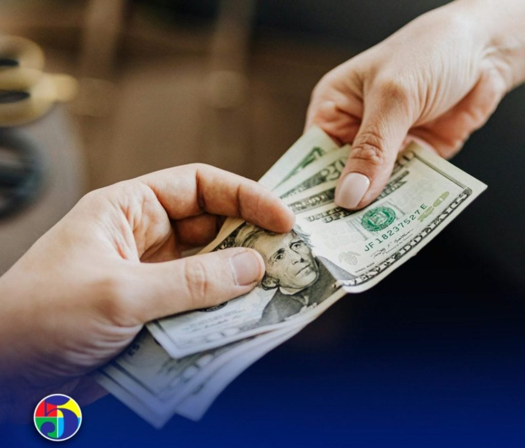 Dólar continúa a la baja en RD y se mantiene por debajo de RD$60