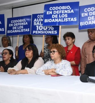 Bioanalistas exigen aumento salarial y mejoras laborales al Gobierno