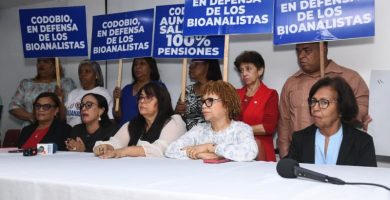 Bioanalistas exigen aumento salarial y mejoras laborales al Gobierno