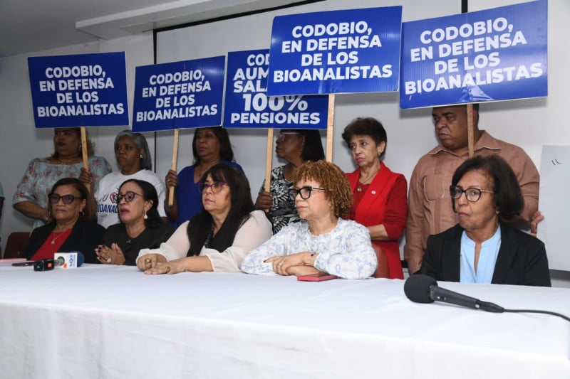 Bioanalistas exigen aumento salarial y mejoras laborales al Gobierno