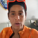Mujer denuncia incidente tras ayudar a vecino en SFM