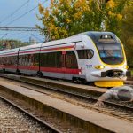Incidente en Londres: detenido huye de furgón policial y es arrollado por un tren