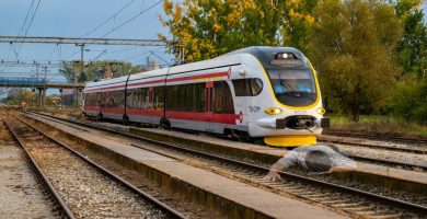 Incidente en Londres: detenido huye de furgón policial y es arrollado por un tren