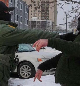 Arrestan a agente de ICE acusado de disparar a migrante venezolano en Minnesota