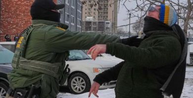 Arrestan a agente de ICE acusado de disparar a migrante venezolano en Minnesota