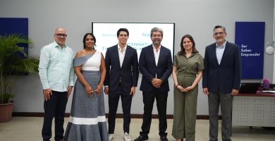 Fundación de RD instala su modelo de educación tecnológica en Ecuador