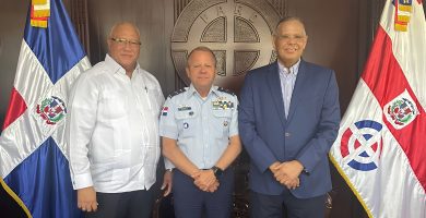 Gómez Díaz visita al comandante general de la Fuerza Aérea de República Dominicana
