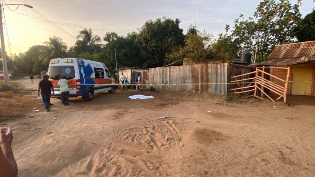 Mujer muere apuñalada en Montecristi; señalan a una hermana como presunta responsable
