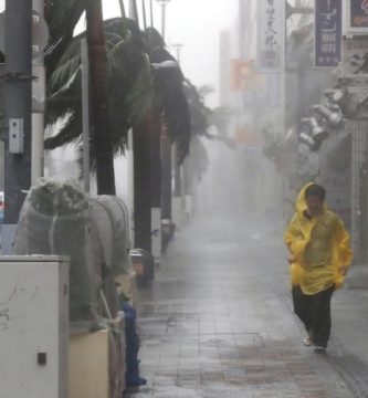 El tifón Jangmi deja al menos 3 heridos al golpear el sur de Japón con vientos de 108 km/h