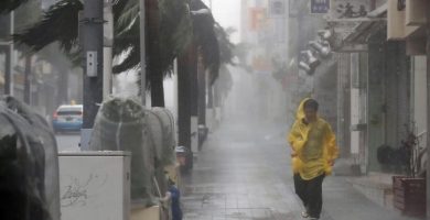 El tifón Jangmi deja al menos 3 heridos al golpear el sur de Japón con vientos de 108 km/h