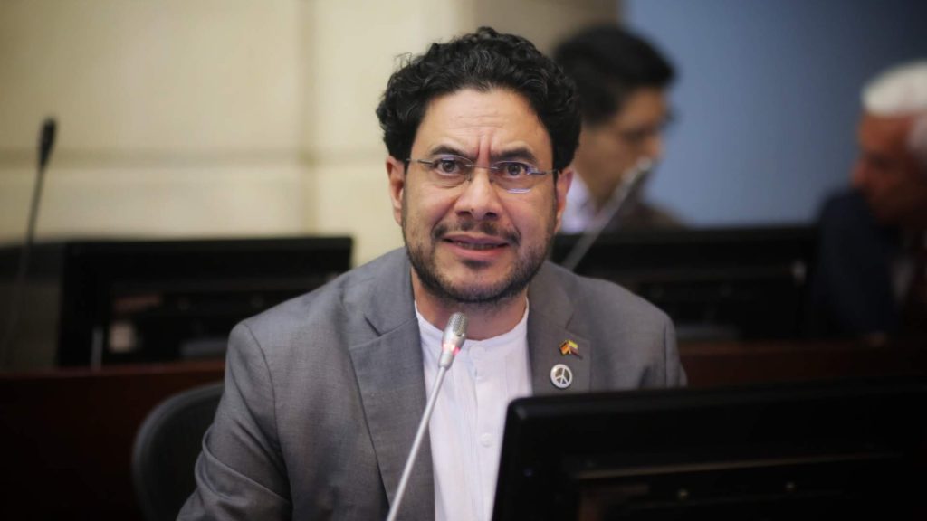 Cepeda pide a su campaña no utilizar la camiseta de la Selección ni símbolos patrios con fines electorales
