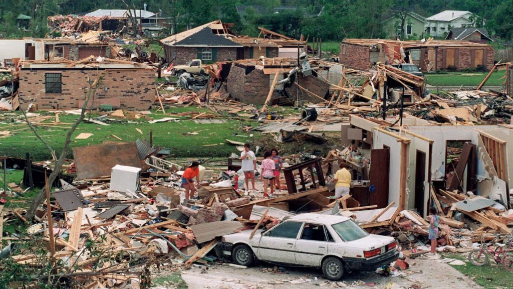 Prevén una temporada ciclónica menos activa, pero sin olvidar la devastación de Andrew