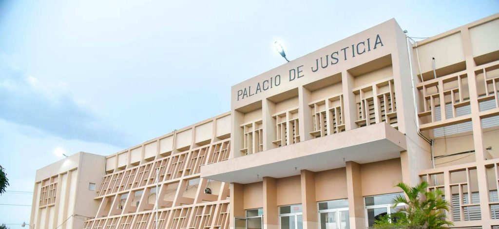 Veinte años de prisión para mujer que mató a su pareja en Montecristi
