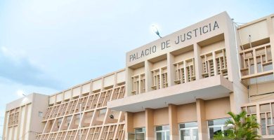 Veinte años de prisión para mujer que mató a su pareja en Montecristi