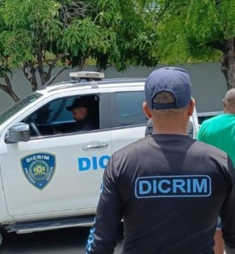 VIDEO: Se entrega hombre acusado de matar a su yerno de una puñalada tras discusión en Barahona