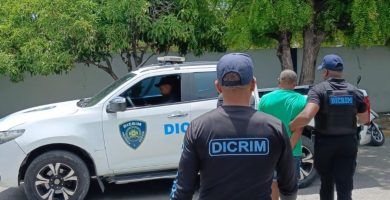 VIDEO: Se entrega hombre acusado de matar a su yerno de una puñalada tras discusión en Barahona