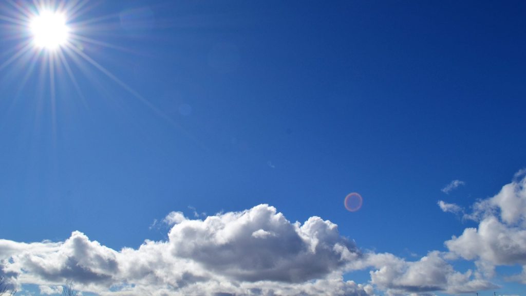 Soleado y caluroso en la mayoría de las provincias por presencia del polvo del sahara