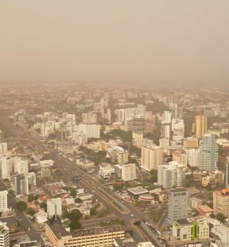 VIDEO: Ciudadanos ahogados en altas temperaturas provocadas por el polvo del Sáhara