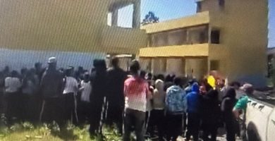 VIDEO: ADP, estudiantes y padres realizan protesta en reclamo a terminación de liceo en Junumucú, Jarabacoa