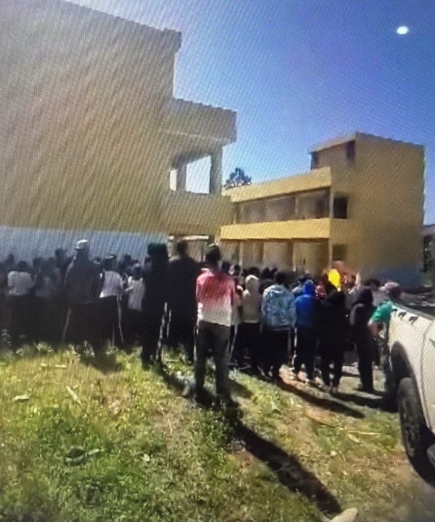 VIDEO: ADP, estudiantes y padres realizan protesta en reclamo a terminación de liceo en Junumucú, Jarabacoa