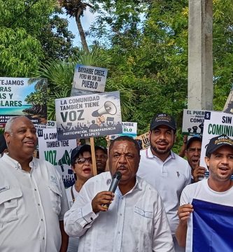 VIDEO:Realizan marcha pacífica en Bayahíbe en defensa del acceso a playa pública