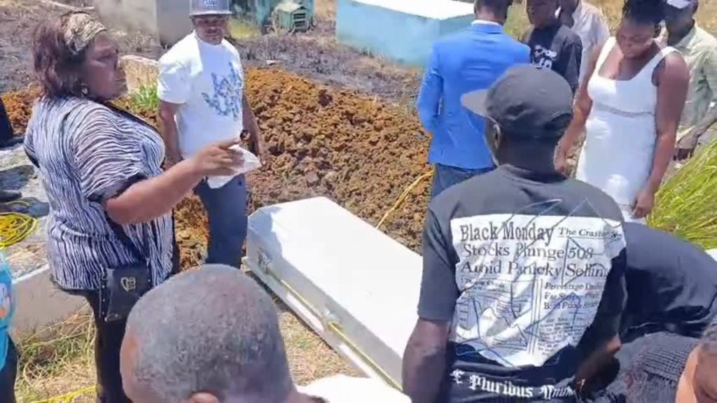 Sepultan restos de adolescente asesinada en centro de CONANI