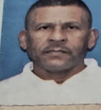 VIDEO: Hallan cadáver de un hombre con heridas de arma blanca en las manos; habría sido autoinfligidas