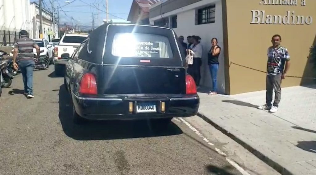 Sepultan a comunicador “Don Chucho” fallecido en accidente de tránsito