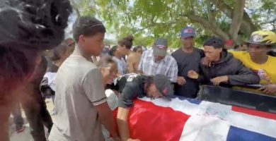 Sepultan con la bandera nacional a “El Bobo”, abatido por la Policía en SFM