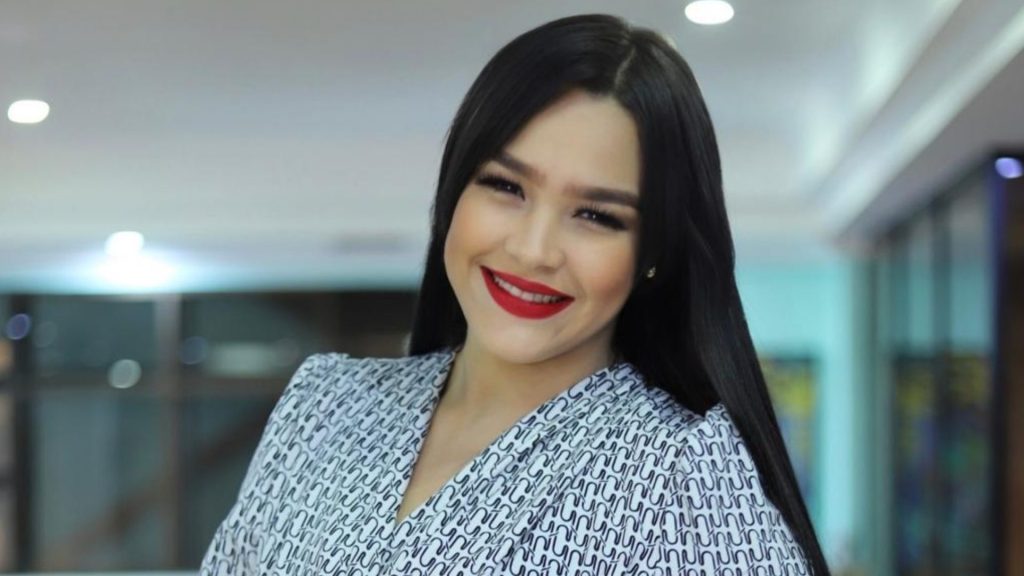 Yicet Bueno: El ascenso imparable de una de las figuras más completas de la televisión dominicana