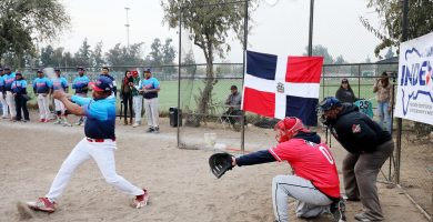 INDEX Chile reúne a la comunidad dominicana en exitoso encuentro deportivo de sóftbol