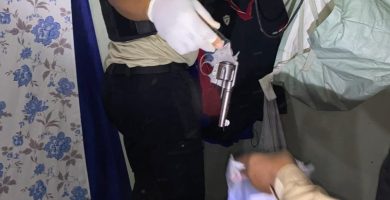Arrestan microtraficante vinculado a supuesta red criminal con drogas y dos armas de fuego en Higüey