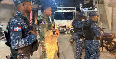 VIDEO: Ocupan vehículos, bocinas y cajones durante operativo preventivo en Los Guaricanos, SDN