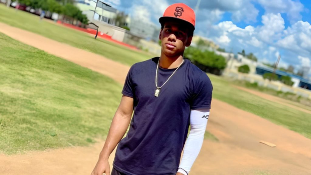 VIDEO: ¡Rumbo a los Yankees de Nueva York! Prospecto de beisbol firma con importante organización deportiva