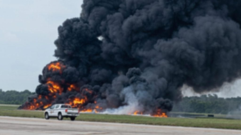 VIDEO: Avión se incendia y aterriza de emergencia tras presunta falla mecánica en el aeropuerto de La Romana