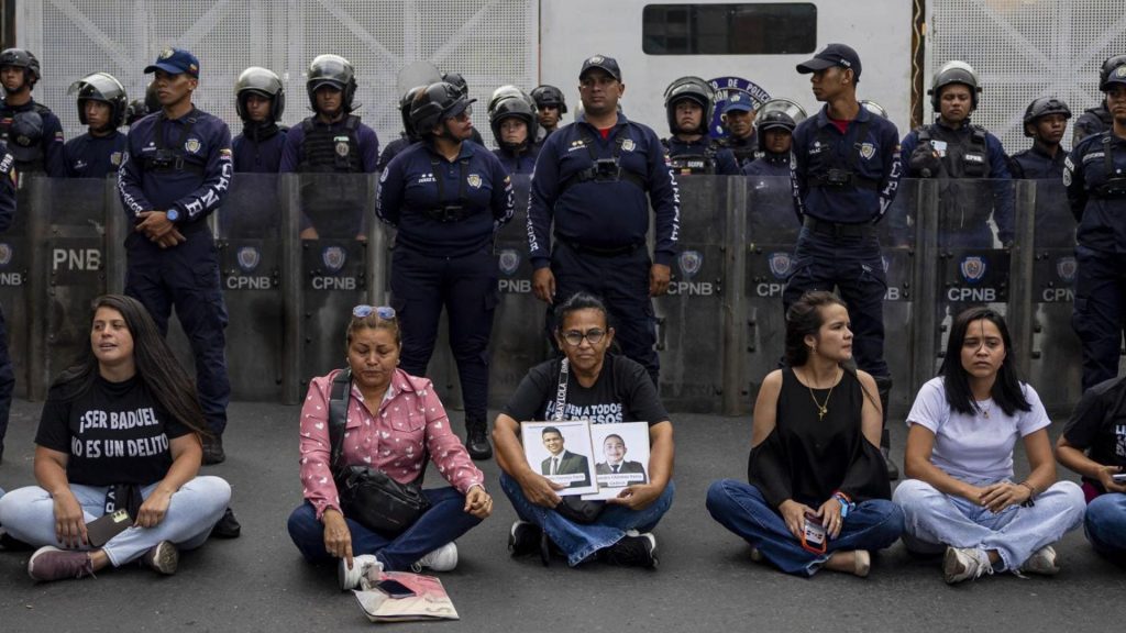 ONG venezolana denuncia falta de información sobre traslado de presos políticos desde El Helicoide