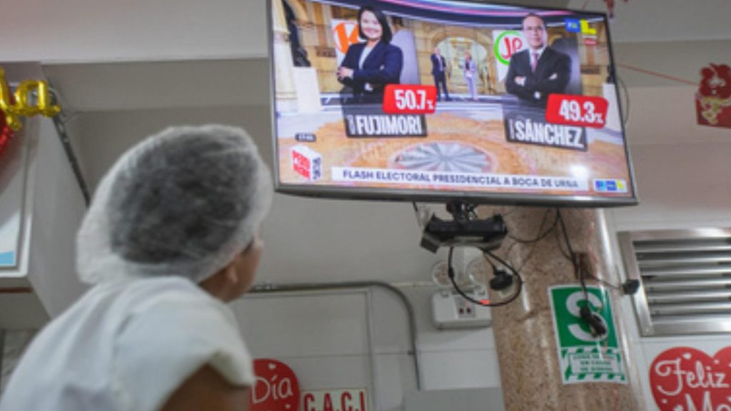 Sondeos a pie de urna en Perú dan empate técnico con leve ventaja de Fujimori ante Sánchez